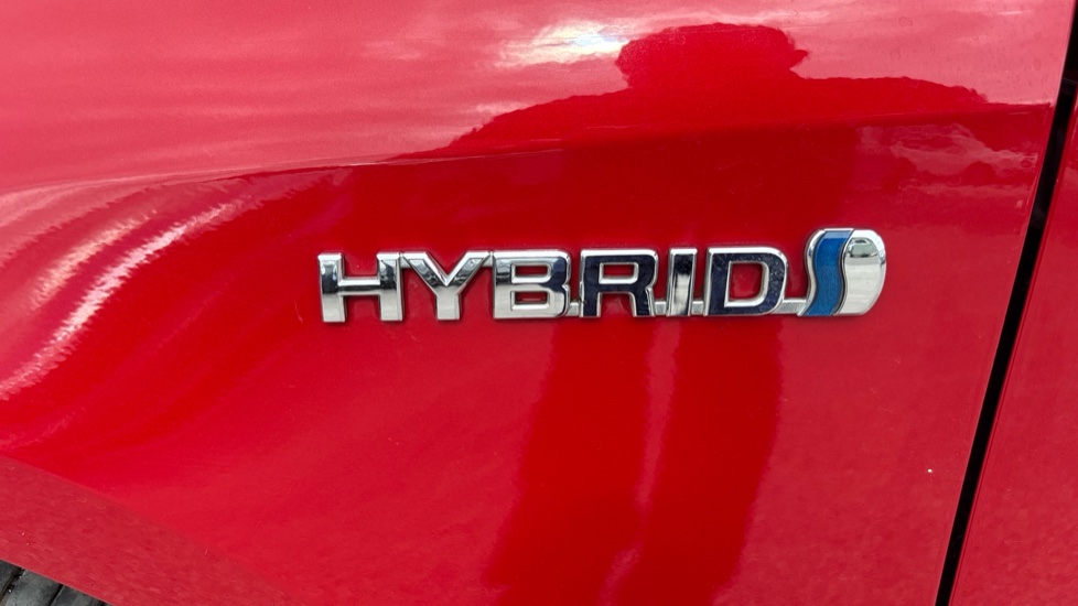 Toyota Corolla 2.0 VVT-i Hybrid Excel 5dr CVT Hybrid Estate - Image 8