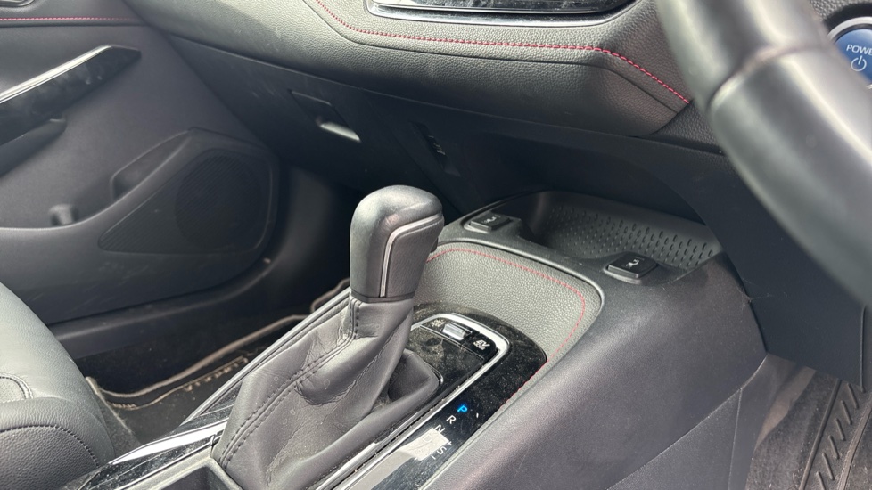 Toyota Corolla 2.0 VVT-i Hybrid Excel 5dr CVT Hybrid Estate - Image 13
