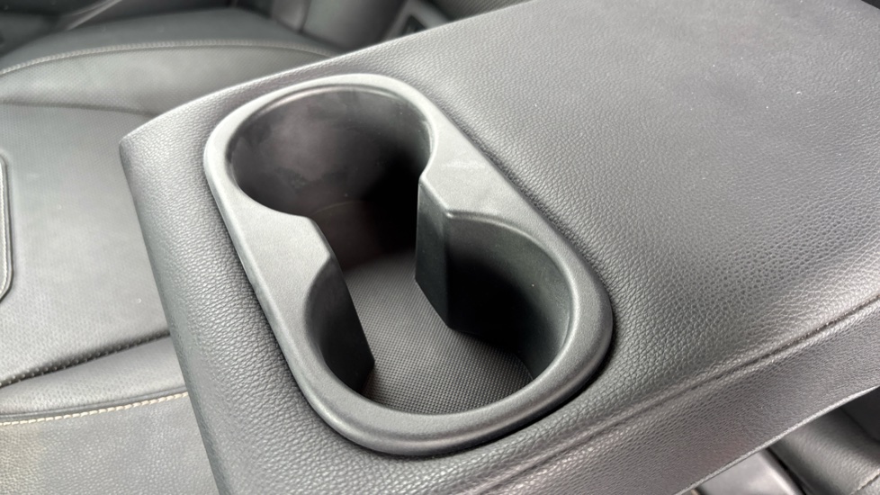 Toyota Corolla 2.0 VVT-i Hybrid Excel 5dr CVT Hybrid Estate - Image 17