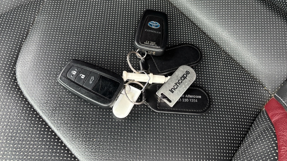 Toyota Corolla 2.0 VVT-i Hybrid Excel 5dr CVT Hybrid Estate - Image 20
