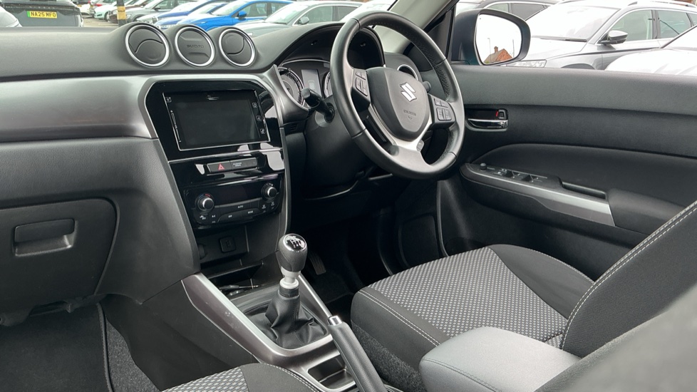 Suzuki Vitara 1.4 Boosterjet 48V Hybrid SZ-T 5dr Petrol Estate - Image 28