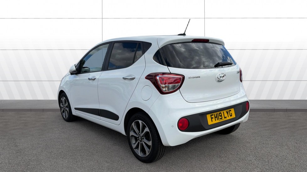 Hyundai i10 1.2 Premium SE 5dr Petrol Hatchback - Image 2