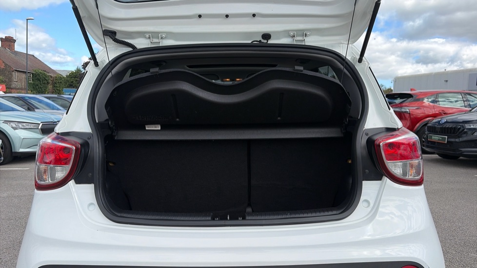 Hyundai i10 1.2 Premium SE 5dr Petrol Hatchback - Image 4