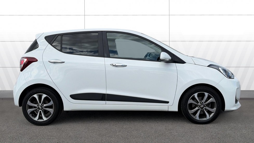 Hyundai i10 1.2 Premium SE 5dr Petrol Hatchback - Image 5