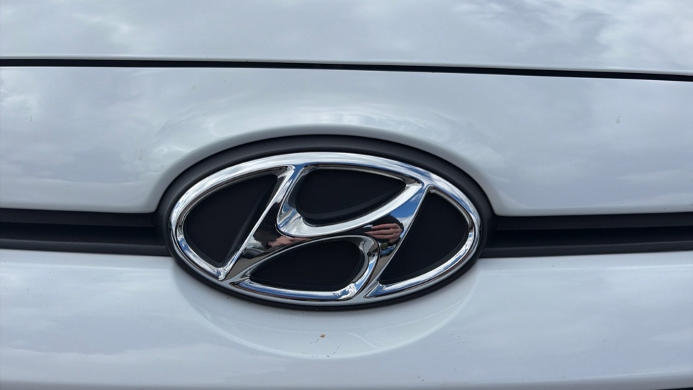 Hyundai i10 1.2 Premium SE 5dr Petrol Hatchback - Image 8