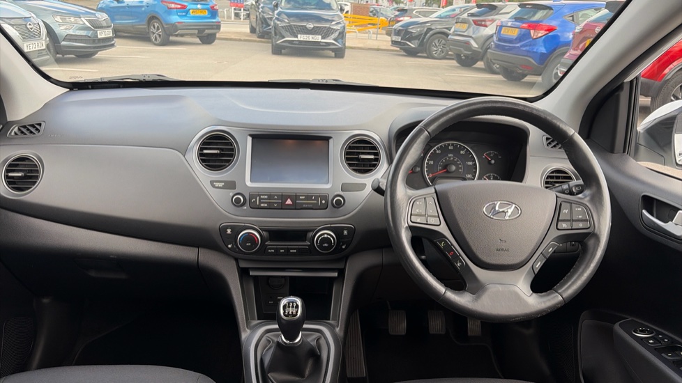 Hyundai i10 1.2 Premium SE 5dr Petrol Hatchback - Image 10