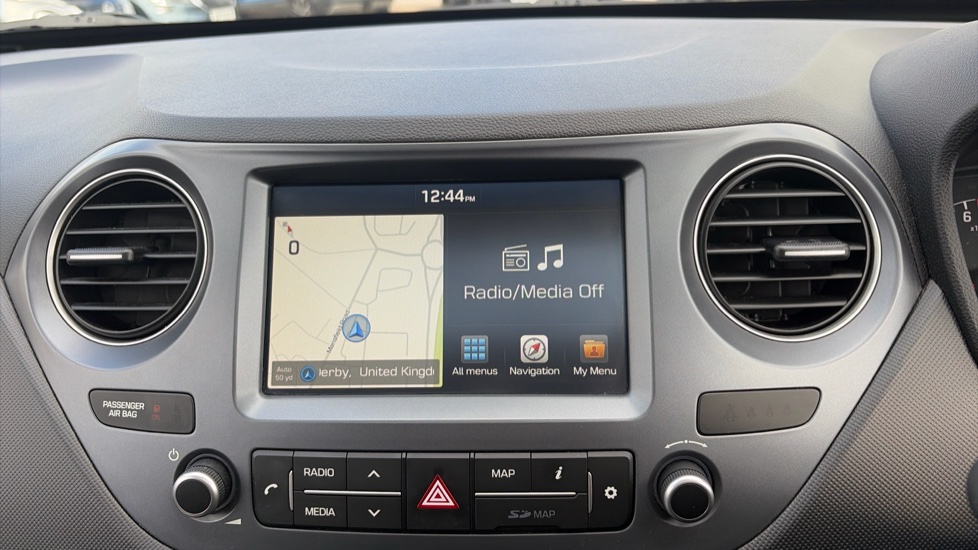 Hyundai i10 1.2 Premium SE 5dr Petrol Hatchback - Image 12