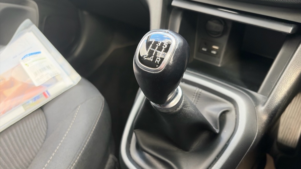 Hyundai i10 1.2 Premium SE 5dr Petrol Hatchback - Image 13