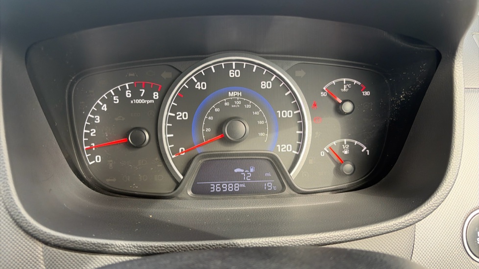 Hyundai i10 1.2 Premium SE 5dr Petrol Hatchback - Image 18