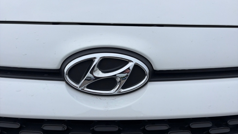 Hyundai i10 1.2 Premium SE 5dr Petrol Hatchback - Image 21
