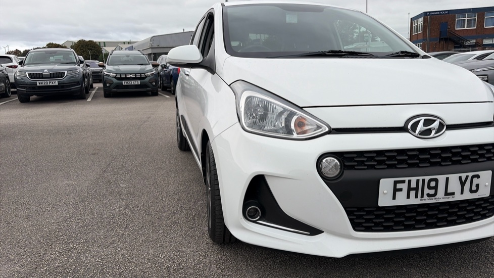 Hyundai i10 1.2 Premium SE 5dr Petrol Hatchback - Image 22