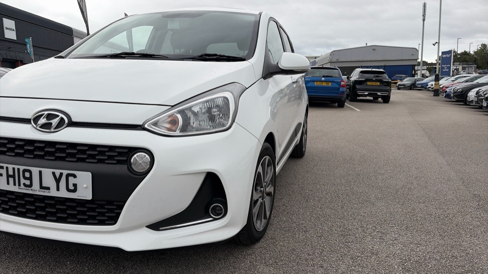 Hyundai i10 1.2 Premium SE 5dr Petrol Hatchback - Image 23