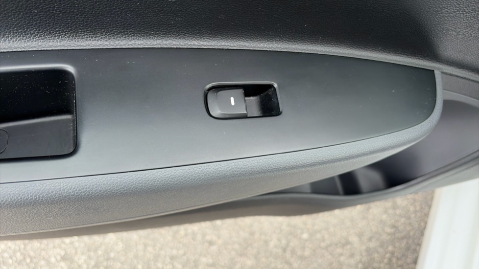 Hyundai i10 1.2 Premium SE 5dr Petrol Hatchback - Image 24