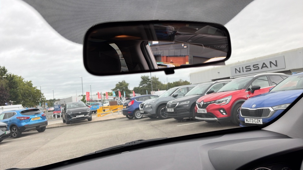 Hyundai i10 1.2 Premium SE 5dr Petrol Hatchback - Image 30