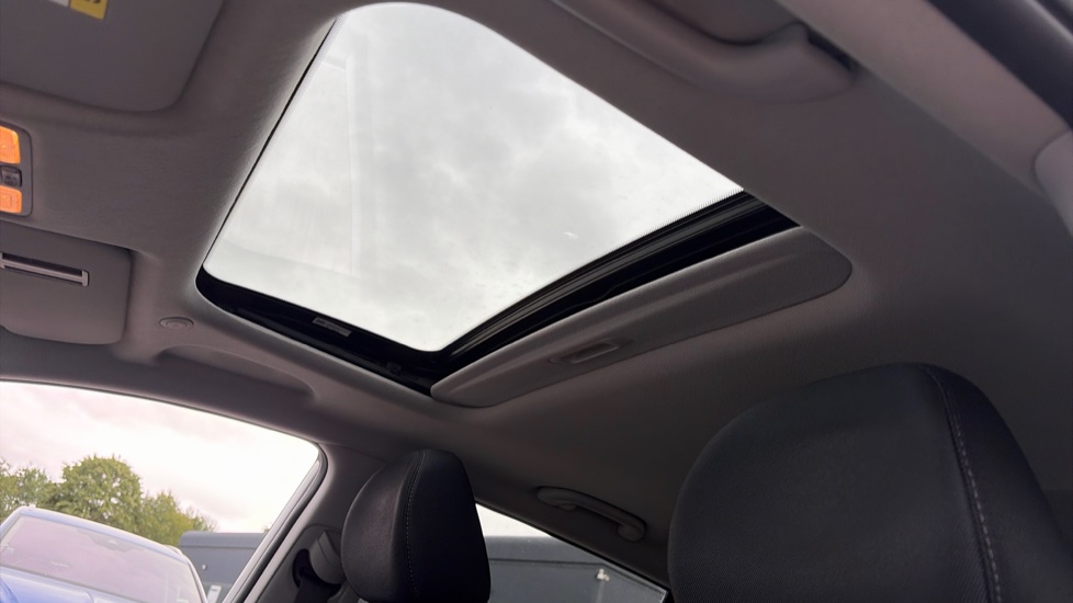Hyundai i10 1.2 Premium SE 5dr Petrol Hatchback - Image 32