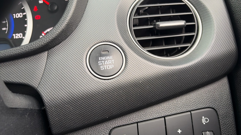 Hyundai i10 1.2 Premium SE 5dr Petrol Hatchback - Image 34
