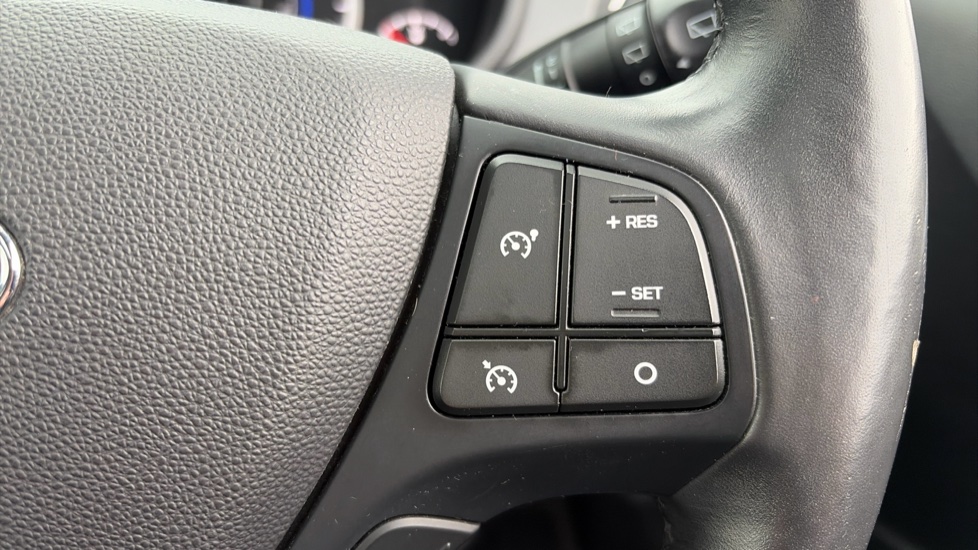 Hyundai i10 1.2 Premium SE 5dr Petrol Hatchback - Image 35
