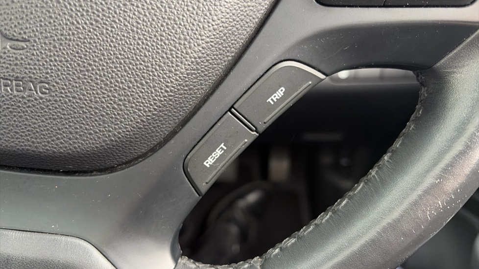 Hyundai i10 1.2 Premium SE 5dr Petrol Hatchback - Image 36
