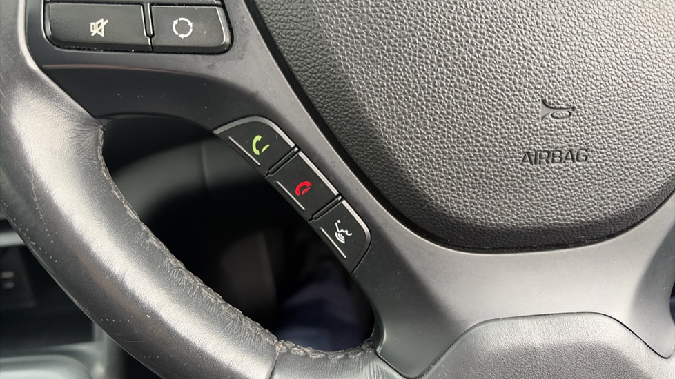 Hyundai i10 1.2 Premium SE 5dr Petrol Hatchback - Image 37