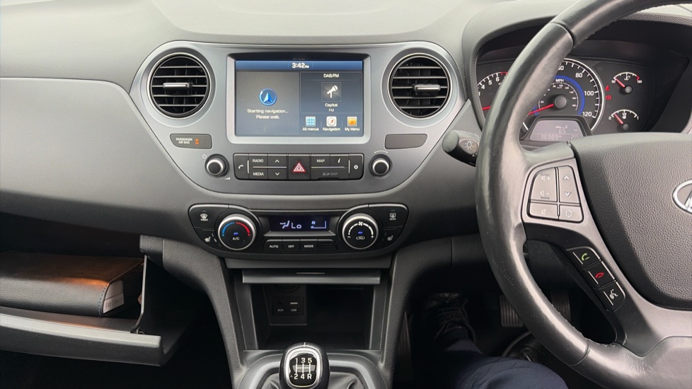 Hyundai i10 1.2 Premium SE 5dr Petrol Hatchback - Image 40