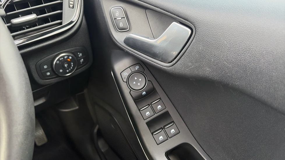Ford Fiesta 1.0 EcoBoost Titanium 5dr Petrol Hatchback - Image 25