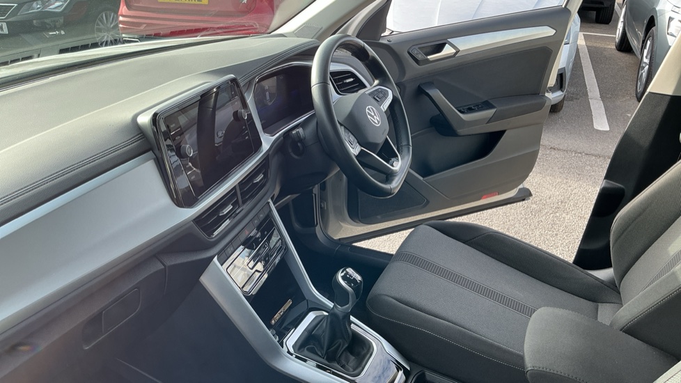 Volkswagen T-Roc 1.5 TSI Life 5dr Petrol Hatchback - Image 9