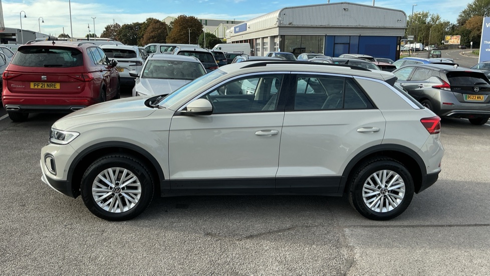 Volkswagen T-Roc 1.5 TSI Life 5dr Petrol Hatchback - Image 27