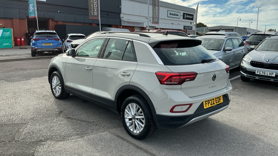 Volkswagen T-Roc 1.5 TSI Life 5dr Petrol Hatchback - Image 28