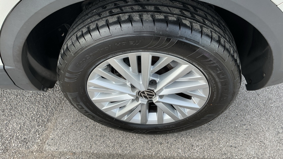 Volkswagen T-Roc 1.5 TSI Life 5dr Petrol Hatchback - Image 30