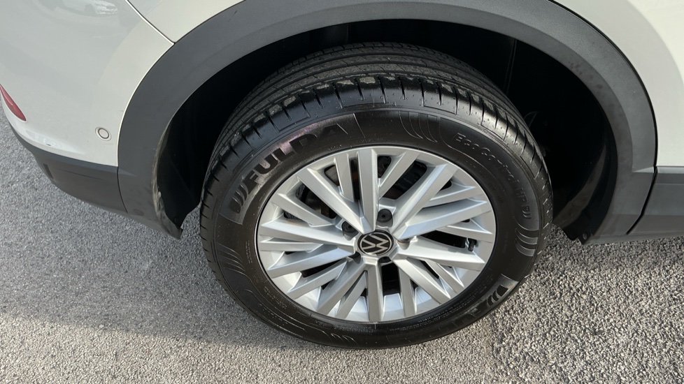 Volkswagen T-Roc 1.5 TSI Life 5dr Petrol Hatchback - Image 32