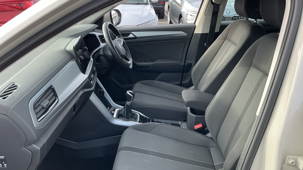 Volkswagen T-Roc 1.5 TSI Life 5dr Petrol Hatchback - Image 37