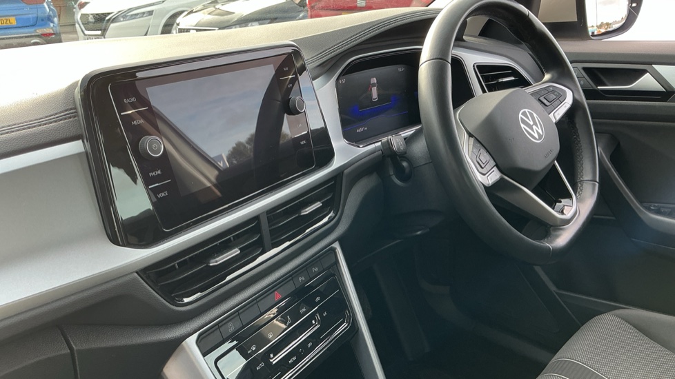Volkswagen T-Roc 1.5 TSI Life 5dr Petrol Hatchback - Image 40