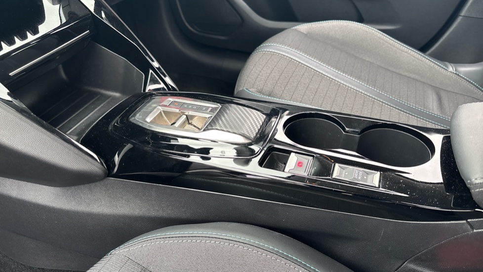 Peugeot 208 1.2 PureTech 100 Allure Premium 5dr EAT8 Petrol Hatchback - Image 13