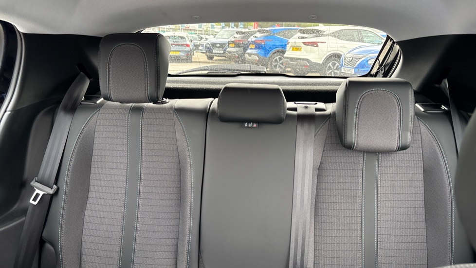 Peugeot 208 1.2 PureTech 100 Allure Premium 5dr EAT8 Petrol Hatchback - Image 15