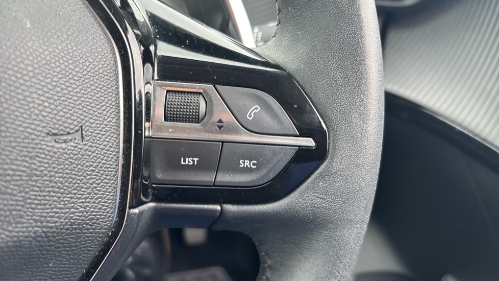 Peugeot 208 1.2 PureTech 100 Allure Premium 5dr EAT8 Petrol Hatchback - Image 22