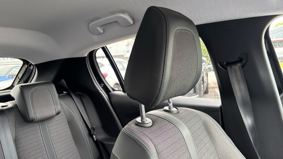 Peugeot 208 1.2 PureTech 100 Allure Premium 5dr EAT8 Petrol Hatchback - Image 26