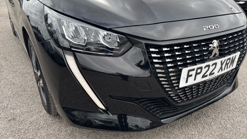 Peugeot 208 1.2 PureTech 100 Allure Premium 5dr EAT8 Petrol Hatchback - Image 29
