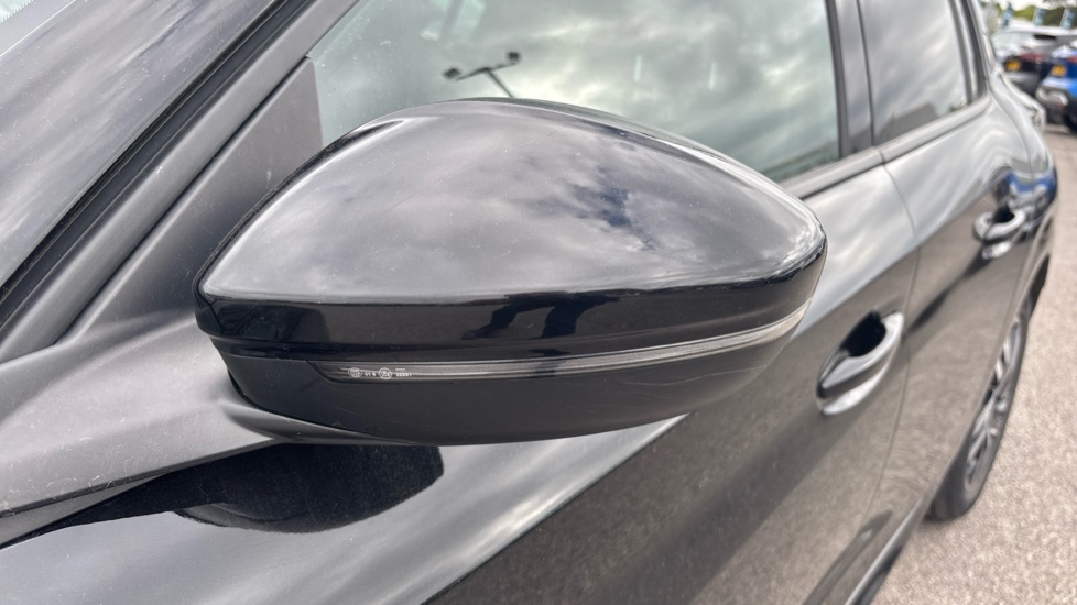 Peugeot 208 1.2 PureTech 100 Allure Premium 5dr EAT8 Petrol Hatchback - Image 34