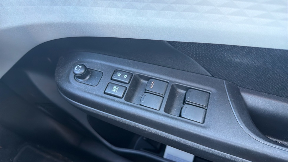 Suzuki Swift 1.2 Mild Hybrid Motion 5dr Petrol Hatchback - Image 29