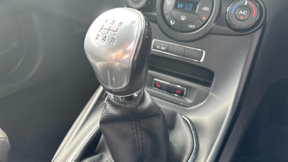 Ford Fiesta 1.0 EcoBoost 140 ST-Line 3dr Petrol Hatchback - Image 13
