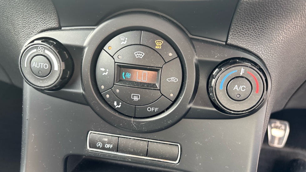 Ford Fiesta 1.0 EcoBoost 140 ST-Line 3dr Petrol Hatchback - Image 32