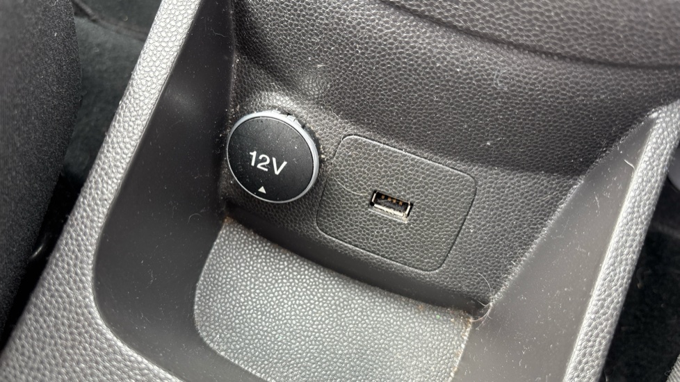 Ford Fiesta 1.0 EcoBoost 140 ST-Line 3dr Petrol Hatchback - Image 34