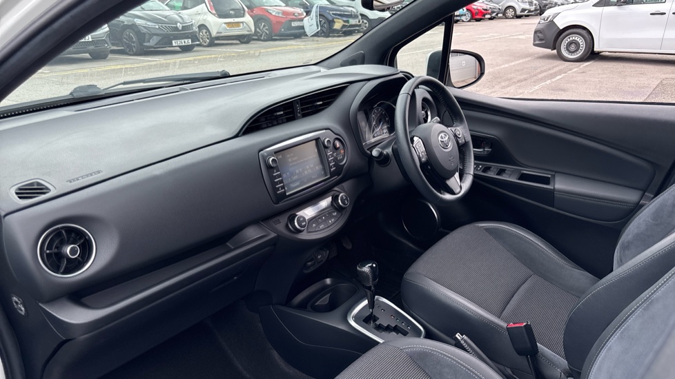 Toyota Yaris 1.5 Hybrid Excel 5dr CVT Hybrid Hatchback - Image 9