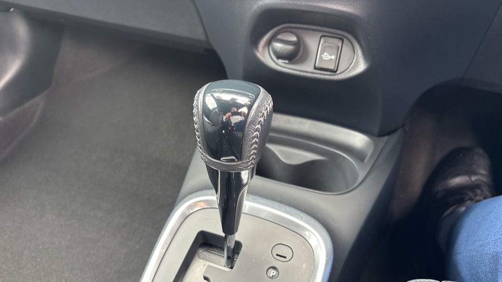 Toyota Yaris 1.5 Hybrid Excel 5dr CVT Hybrid Hatchback - Image 13