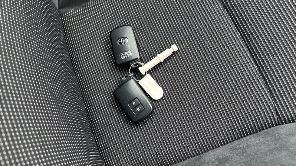Toyota Yaris 1.5 Hybrid Excel 5dr CVT Hybrid Hatchback - Image 20