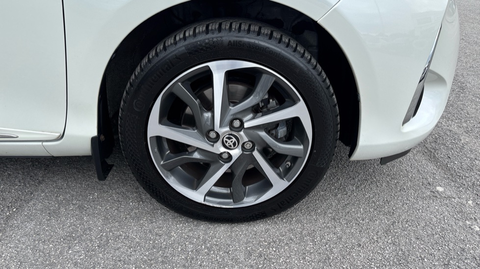 Toyota Yaris 1.5 Hybrid Excel 5dr CVT Hybrid Hatchback - Image 21