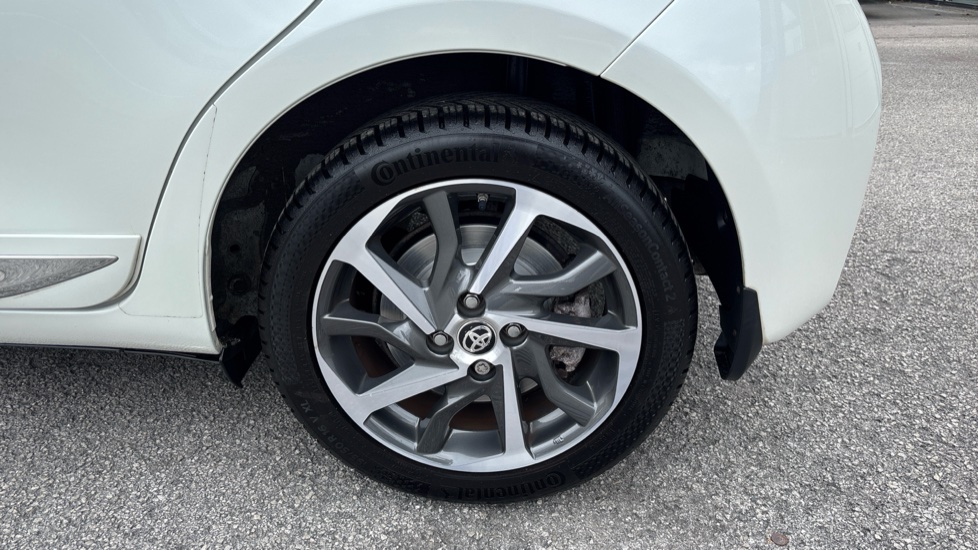 Toyota Yaris 1.5 Hybrid Excel 5dr CVT Hybrid Hatchback - Image 22
