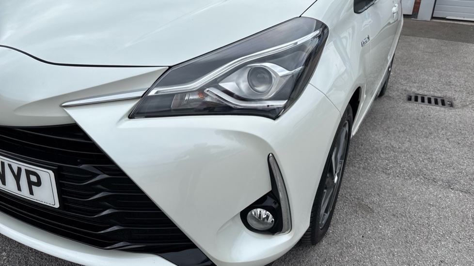 Toyota Yaris 1.5 Hybrid Excel 5dr CVT Hybrid Hatchback - Image 24