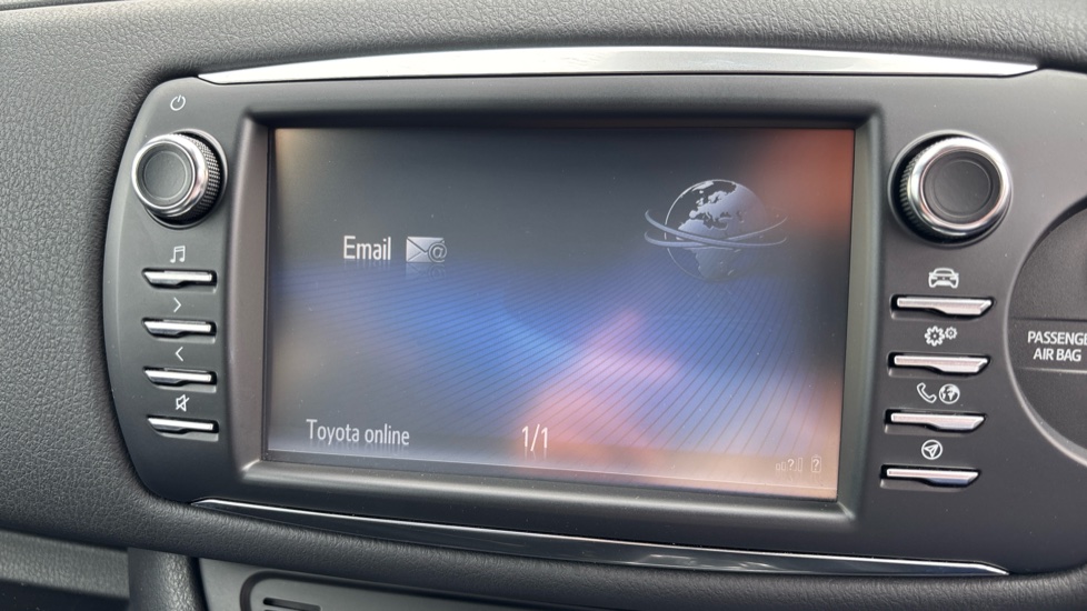 Toyota Yaris 1.5 Hybrid Excel 5dr CVT Hybrid Hatchback - Image 32