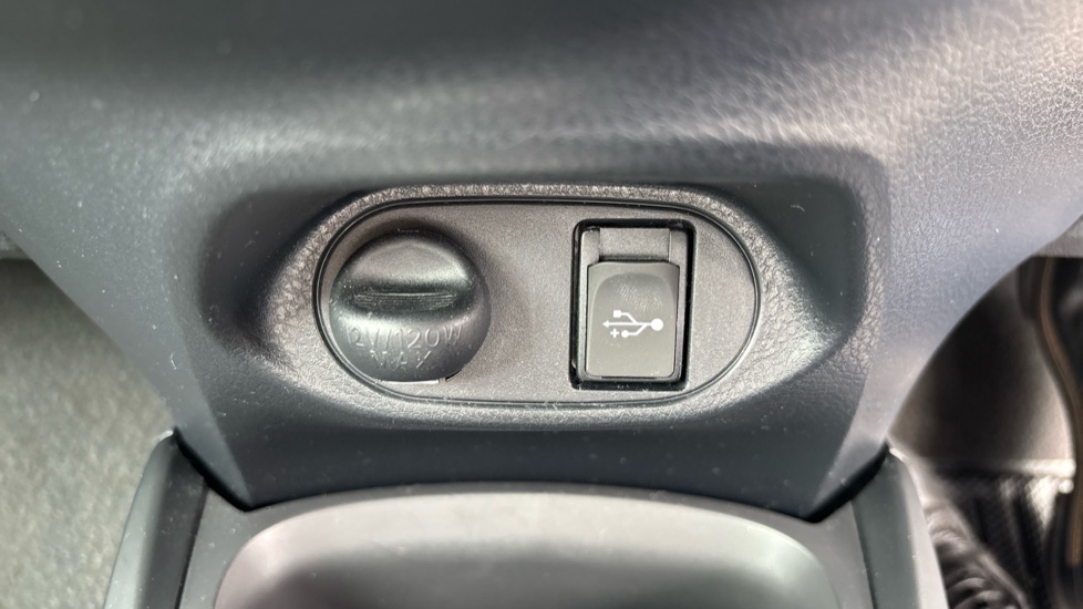 Toyota Yaris 1.5 Hybrid Excel 5dr CVT Hybrid Hatchback - Image 38